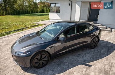 Седан Tesla Model 3 2025 в Ивано-Франковске