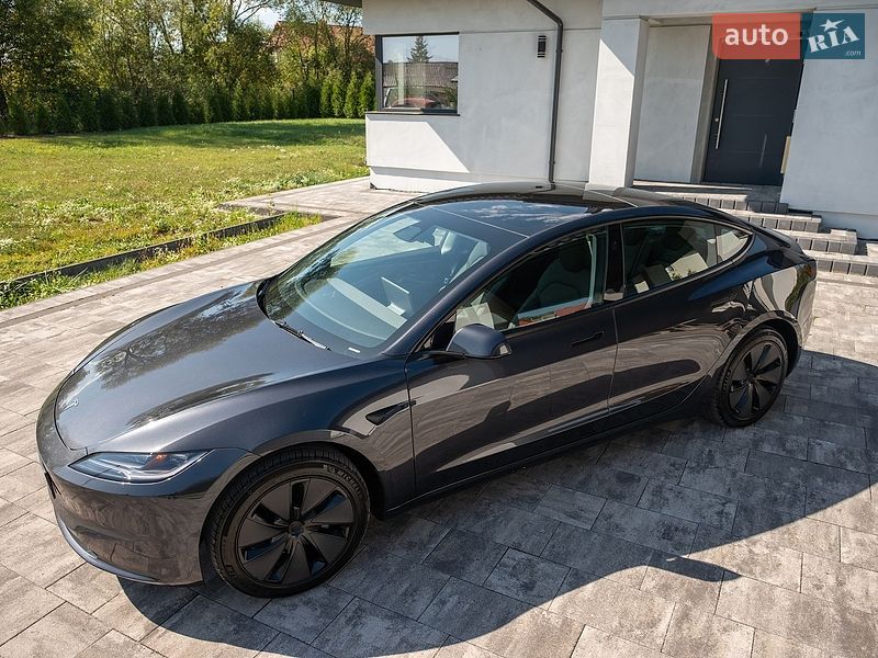 Седан Tesla Model 3 2025 в Ивано-Франковске