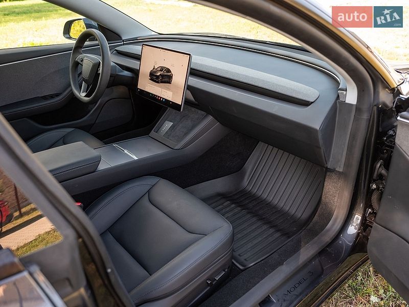 Седан Tesla Model 3 2025 в Ивано-Франковске