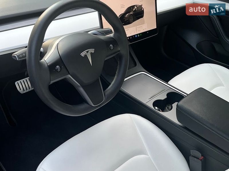 Седан Tesla Model 3 2023 в Києві