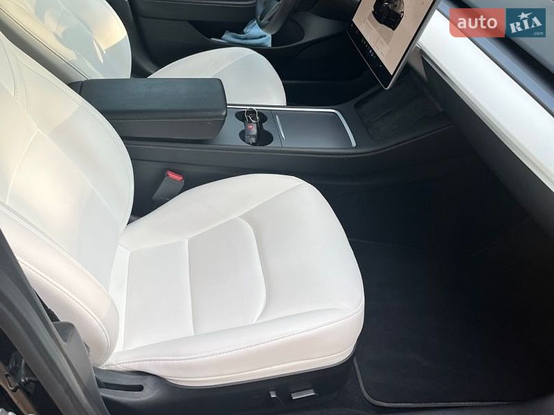 Седан Tesla Model 3 2023 в Києві