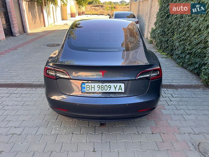 Седан Tesla Model 3 2019 в Одесі