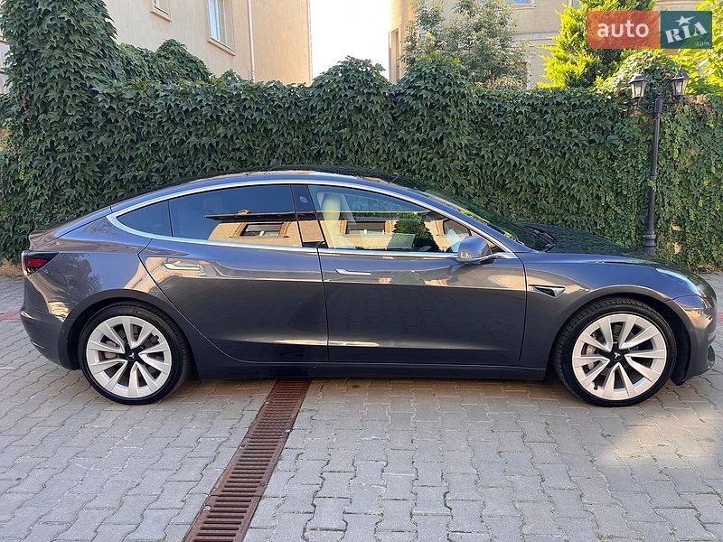 Седан Tesla Model 3 2019 в Одесі