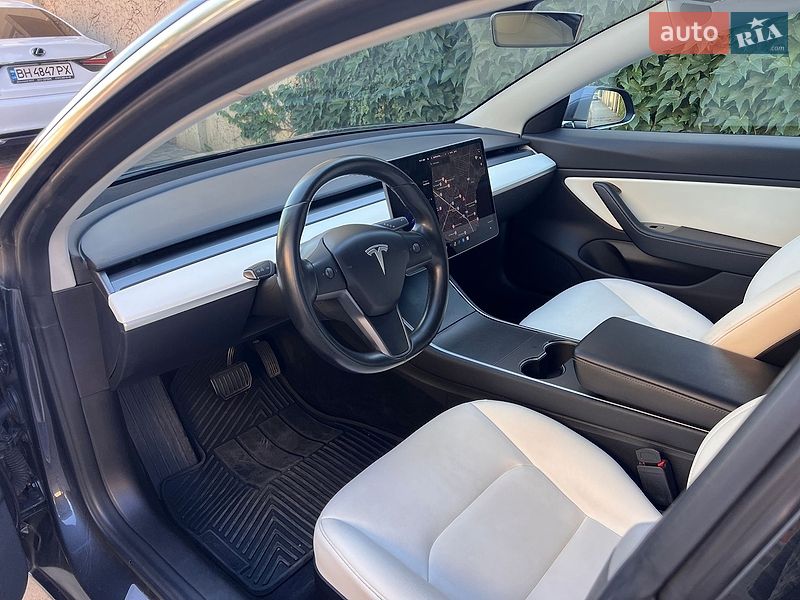 Седан Tesla Model 3 2019 в Одесі