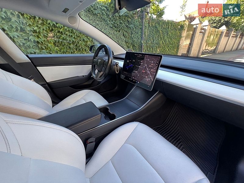 Седан Tesla Model 3 2019 в Одесі