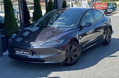 Седан Tesla Model 3 2024 в Івано-Франківську