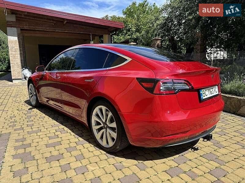 Седан Tesla Model 3 2018 в Львове