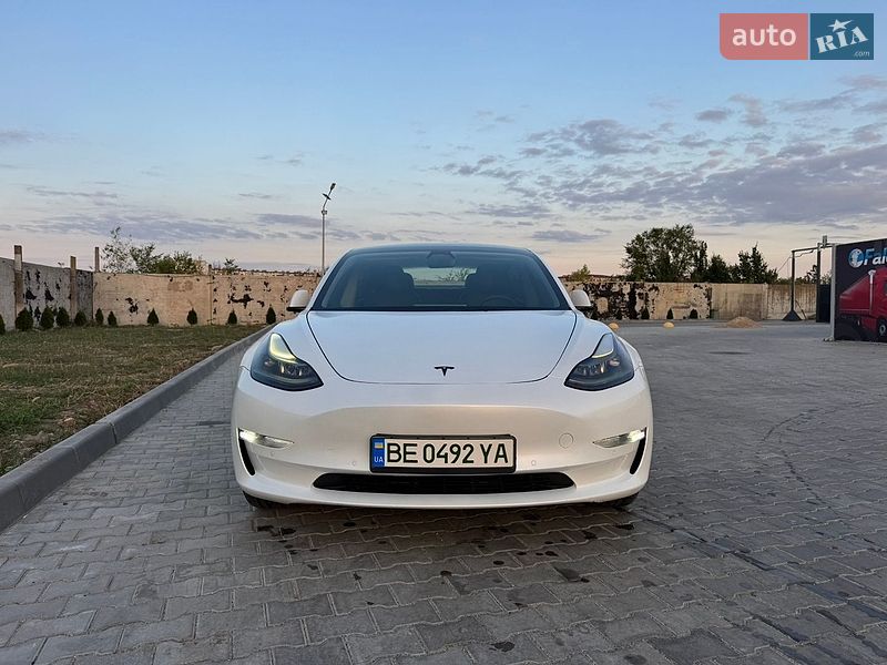 Седан Tesla Model 3 2021 в Вознесенську