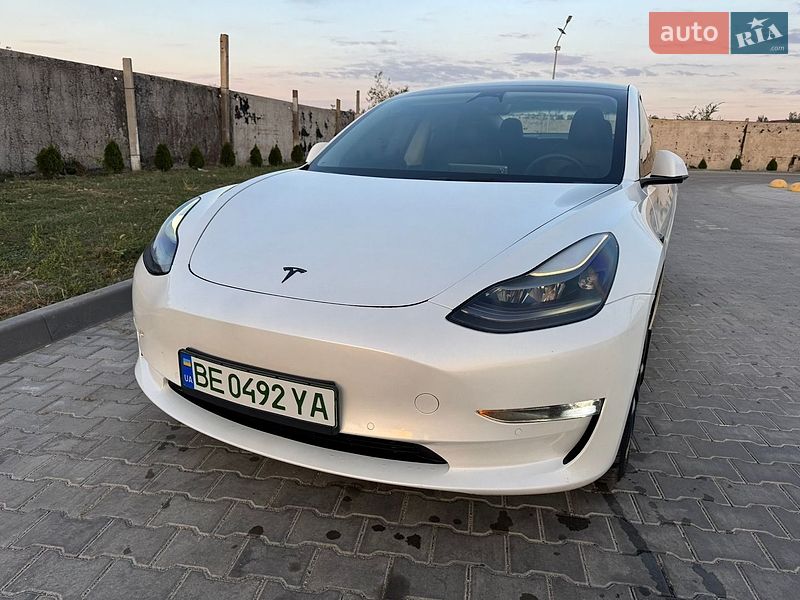 Седан Tesla Model 3 2021 в Вознесенську