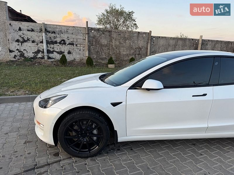 Седан Tesla Model 3 2021 в Вознесенську
