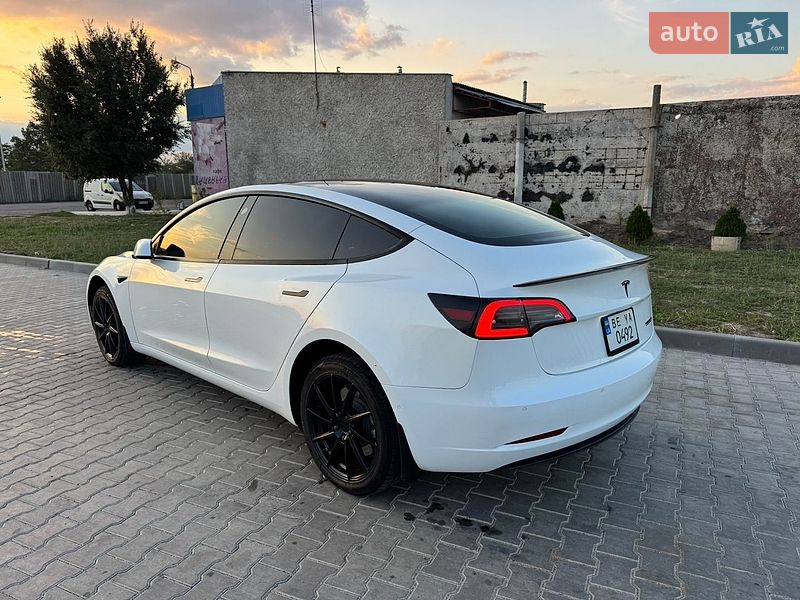 Седан Tesla Model 3 2021 в Вознесенську