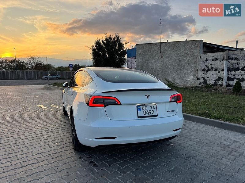 Седан Tesla Model 3 2021 в Вознесенську