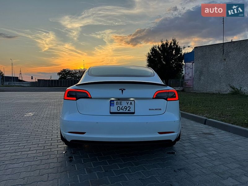 Седан Tesla Model 3 2021 в Вознесенську