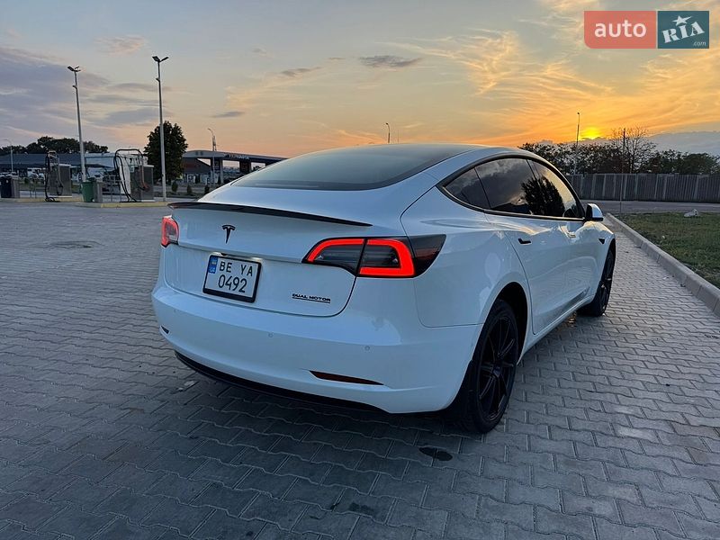 Седан Tesla Model 3 2021 в Вознесенську