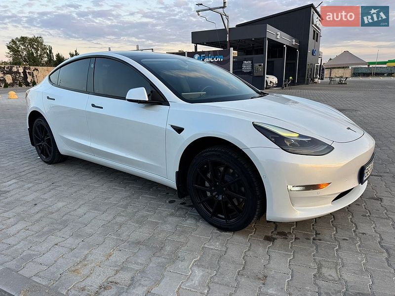 Седан Tesla Model 3 2021 в Вознесенську