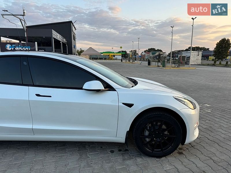 Седан Tesla Model 3 2021 в Вознесенську
