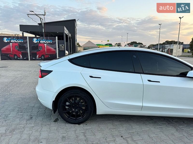 Седан Tesla Model 3 2021 в Вознесенську