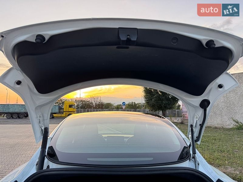 Седан Tesla Model 3 2021 в Вознесенську