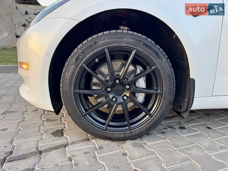 Седан Tesla Model 3 2021 в Вознесенську