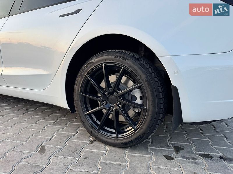 Седан Tesla Model 3 2021 в Вознесенську