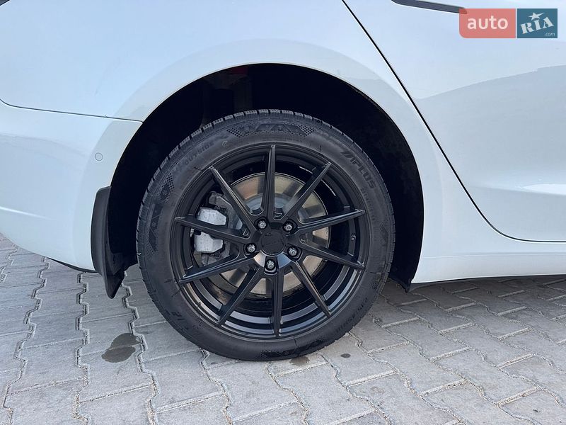Седан Tesla Model 3 2021 в Вознесенську