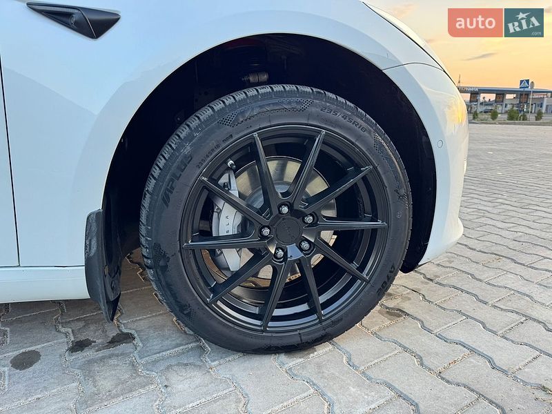 Седан Tesla Model 3 2021 в Вознесенську