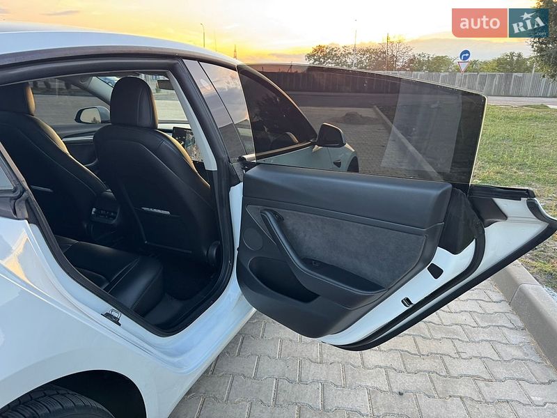 Седан Tesla Model 3 2021 в Вознесенську
