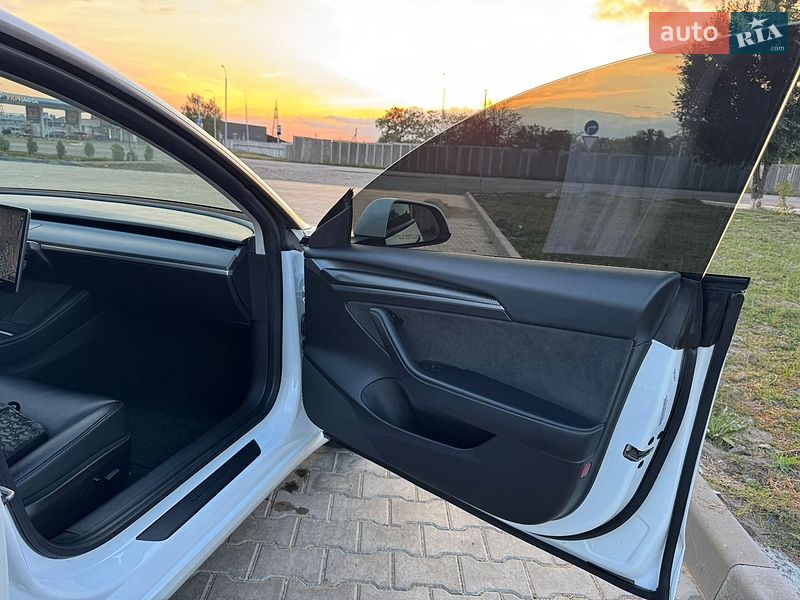 Седан Tesla Model 3 2021 в Вознесенську