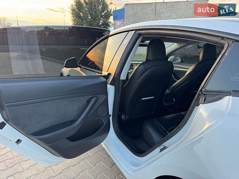 Седан Tesla Model 3 2021 в Вознесенську