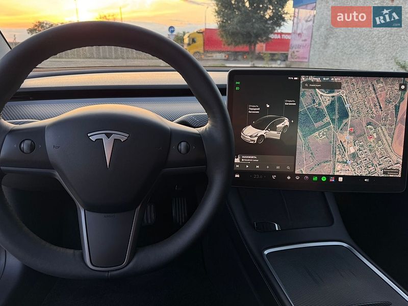 Седан Tesla Model 3 2021 в Вознесенську