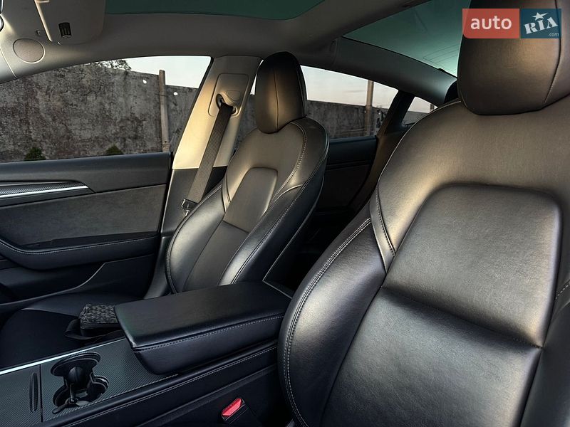 Седан Tesla Model 3 2021 в Вознесенську