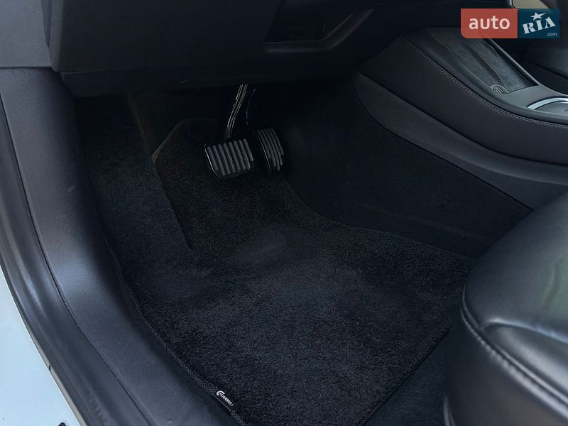 Седан Tesla Model 3 2021 в Вознесенську