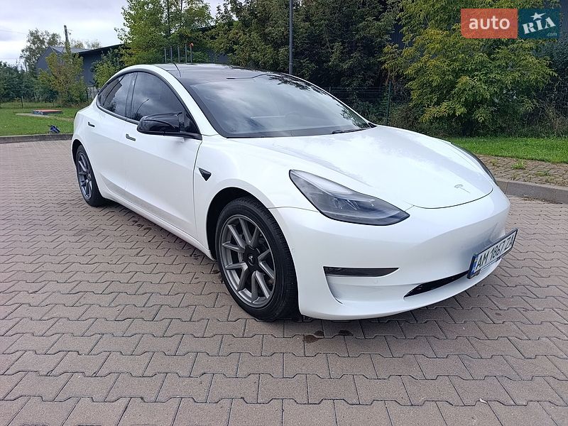 Седан Tesla Model 3 2021 в Житомире