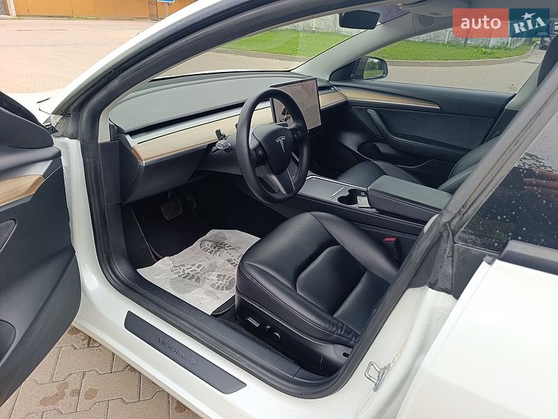 Седан Tesla Model 3 2021 в Житомире