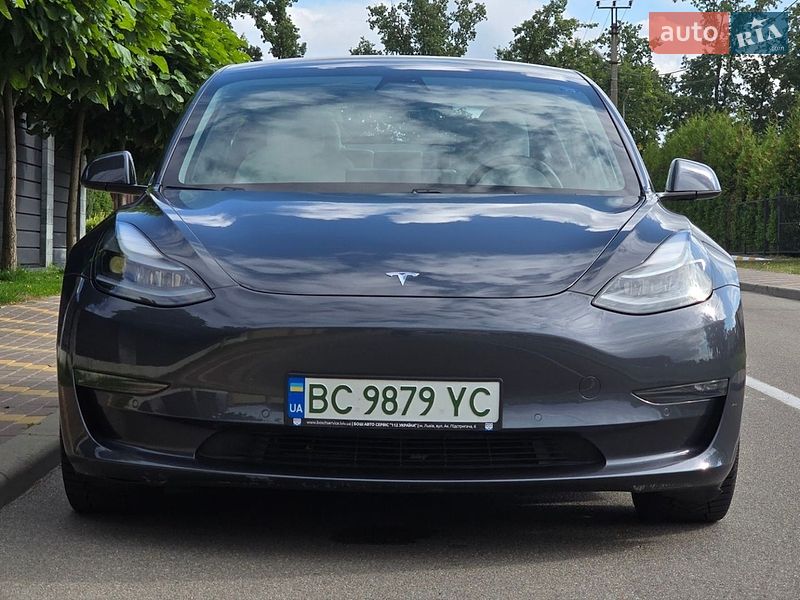 Седан Tesla Model 3 2021 в Киеве