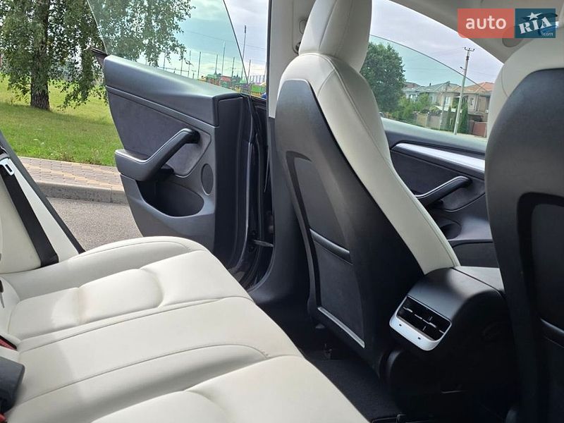 Седан Tesla Model 3 2021 в Киеве