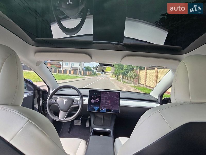 Седан Tesla Model 3 2021 в Киеве