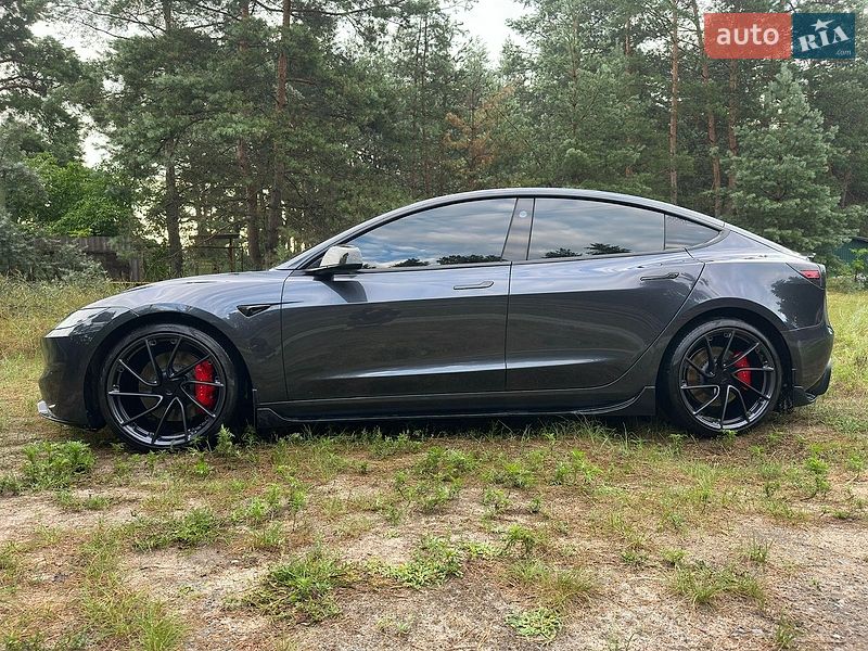 Седан Tesla Model 3 2024 в Полтаві