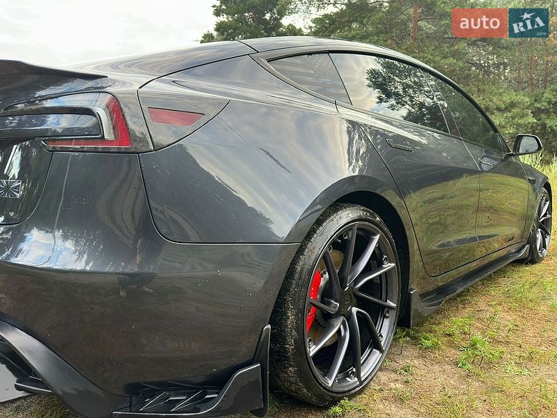 Седан Tesla Model 3 2024 в Полтаві
