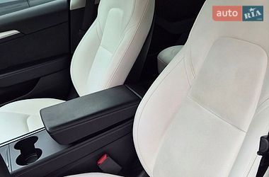 Седан Tesla Model 3 2021 в Киеве