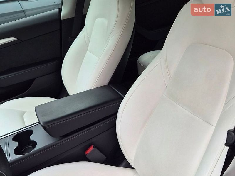 Седан Tesla Model 3 2021 в Киеве
