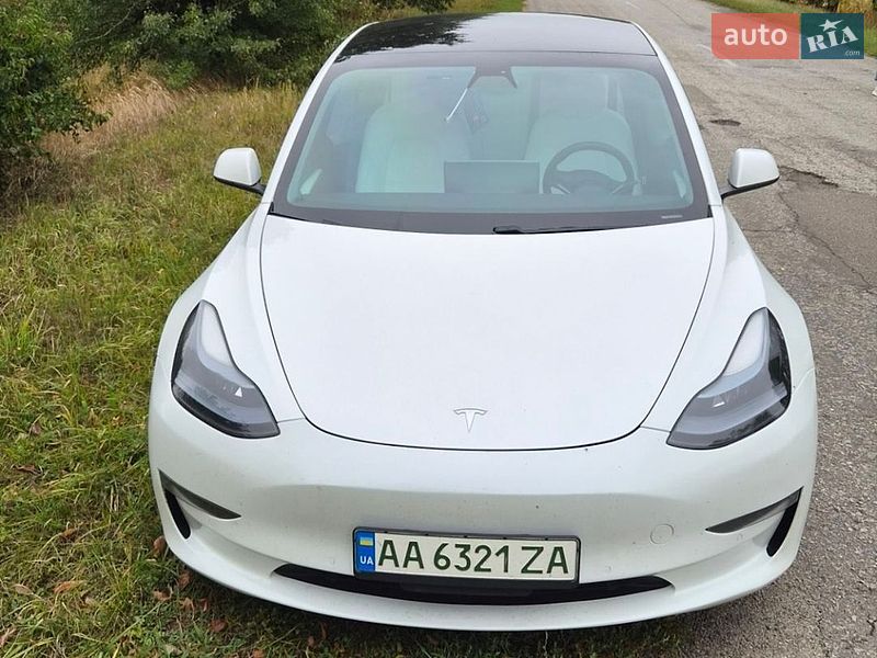 Седан Tesla Model 3 2021 в Киеве