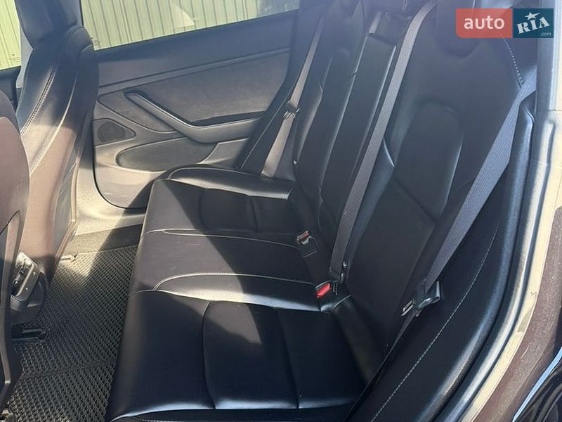 Седан Tesla Model 3 2018 в Ужгороде