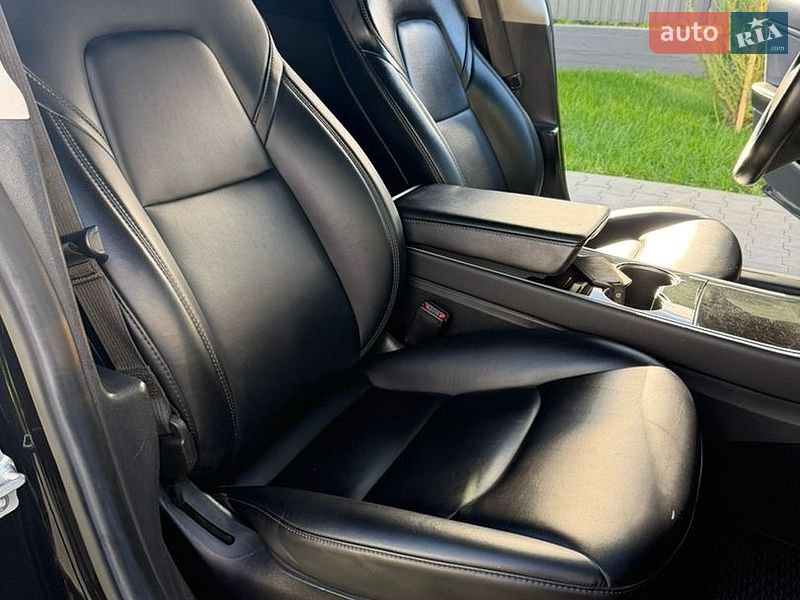 Седан Tesla Model 3 2018 в Ужгороде