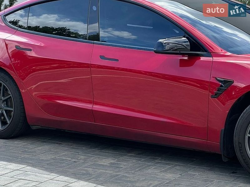 Седан Tesla Model 3 2022 в Луцке