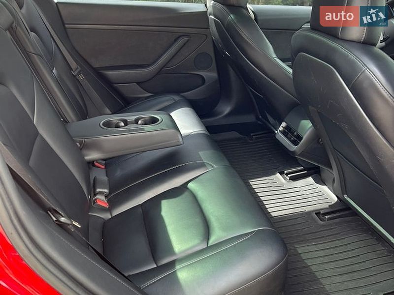 Седан Tesla Model 3 2022 в Луцке