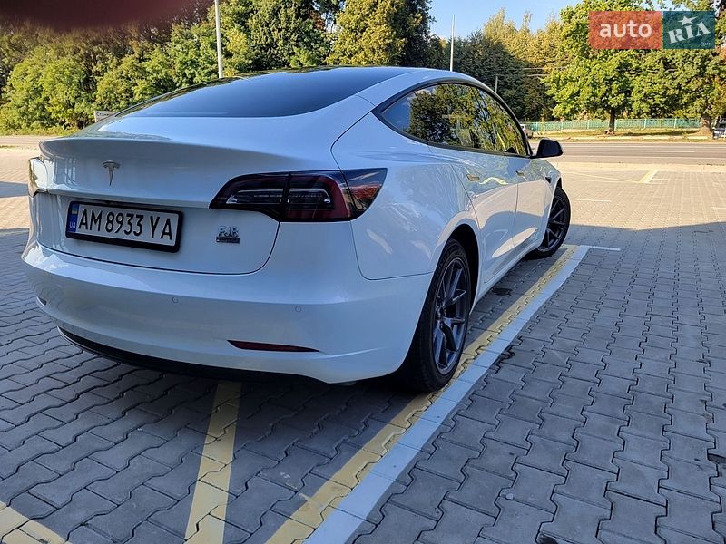 Седан Tesla Model 3 2022 в Житомирі
