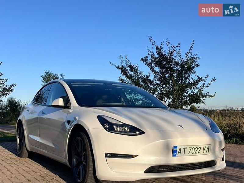 Седан Tesla Model 3 2022 в Ивано-Франковске
