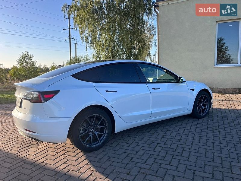Седан Tesla Model 3 2022 в Ивано-Франковске