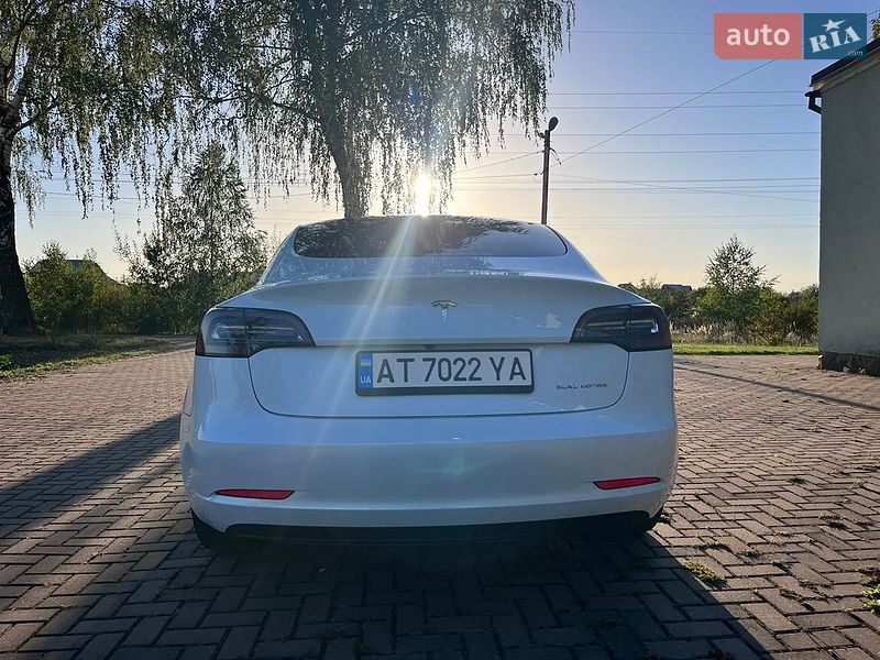 Седан Tesla Model 3 2022 в Ивано-Франковске